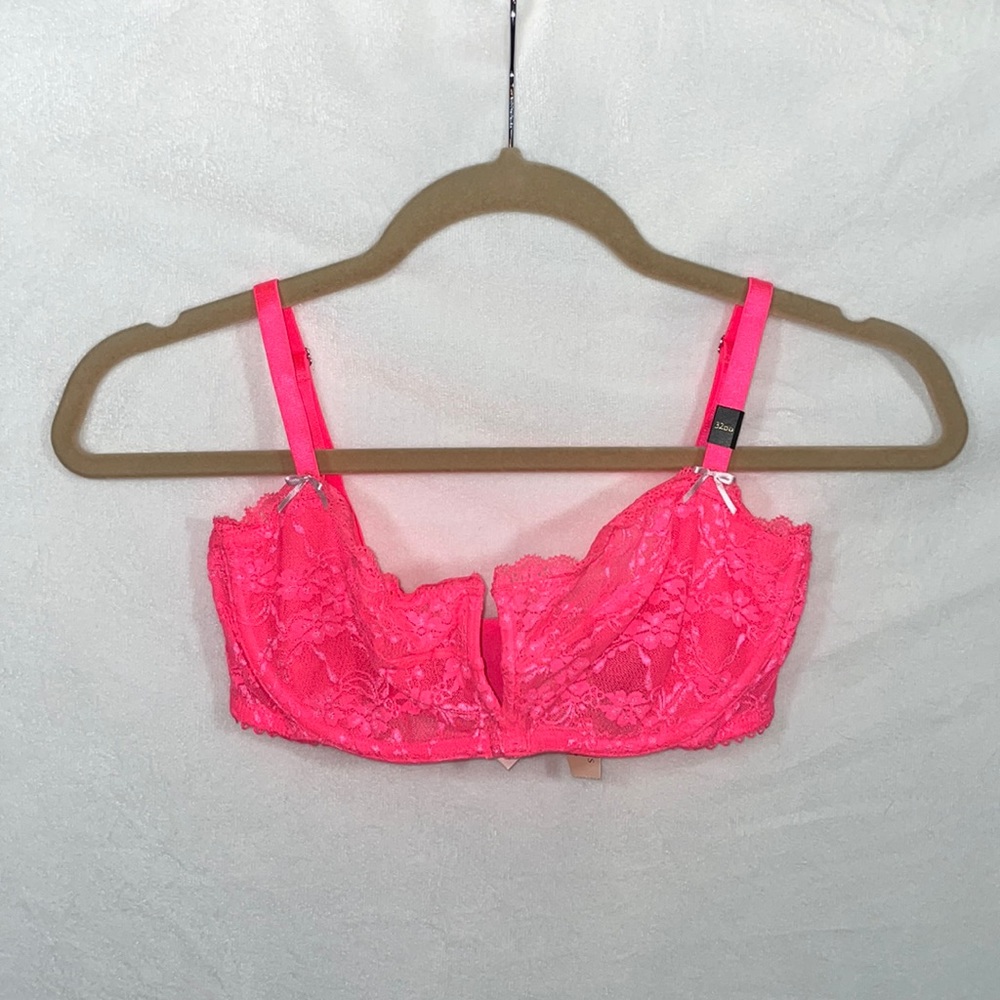 🌟 NWT 🌟 Victoria Secret Lace Bra sz 32DD Underwire and triple clasp support